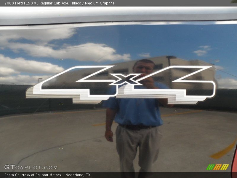 Black / Medium Graphite 2000 Ford F150 XL Regular Cab 4x4