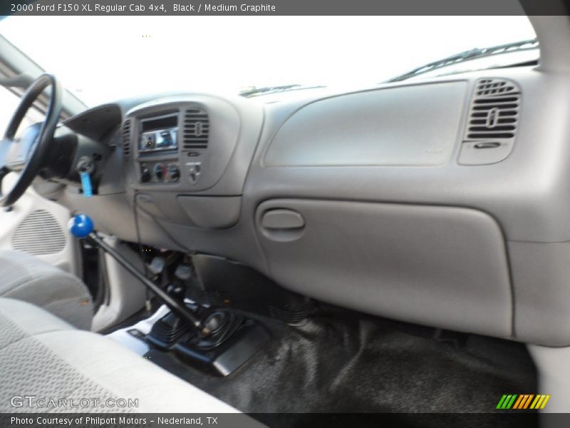 Black / Medium Graphite 2000 Ford F150 XL Regular Cab 4x4