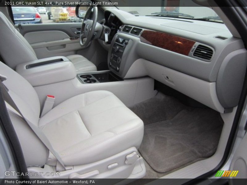 Pure Silver Metallic / Light Titanium 2011 GMC Yukon SLT 4x4