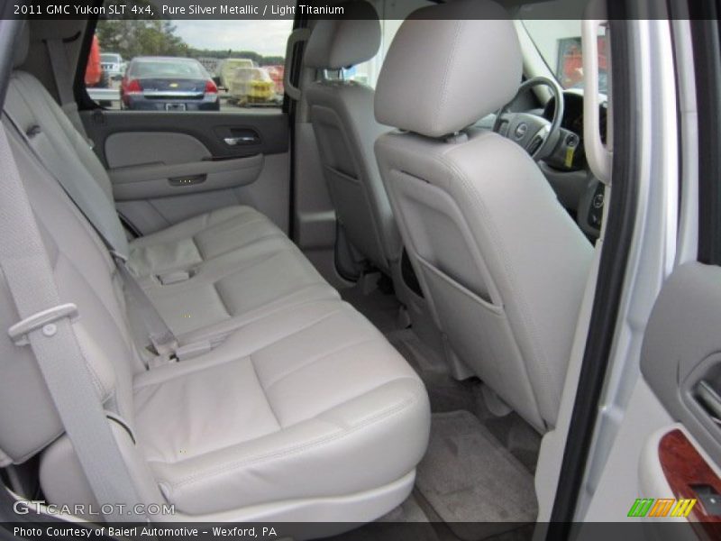 Pure Silver Metallic / Light Titanium 2011 GMC Yukon SLT 4x4