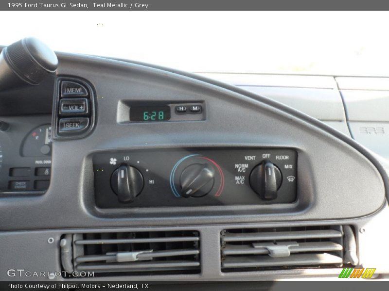 Controls of 1995 Taurus GL Sedan