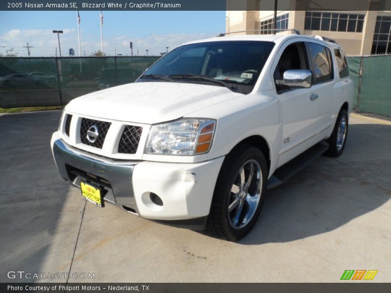 Front 3/4 View of 2005 Armada SE