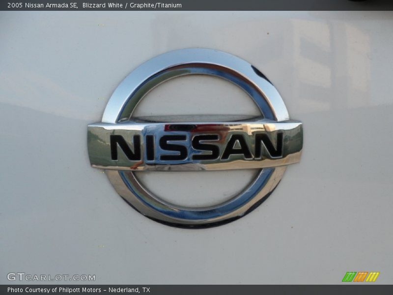 Blizzard White / Graphite/Titanium 2005 Nissan Armada SE