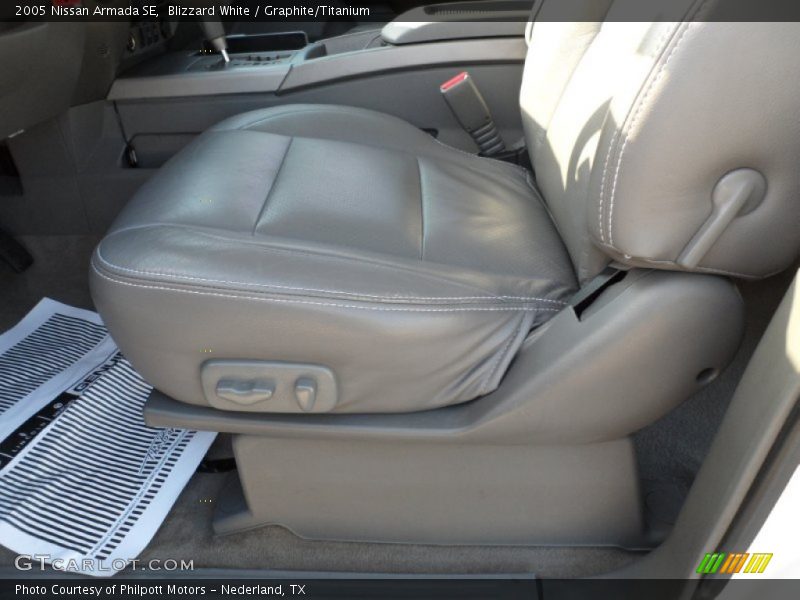 Blizzard White / Graphite/Titanium 2005 Nissan Armada SE