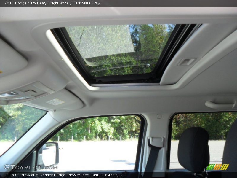 Bright White / Dark Slate Gray 2011 Dodge Nitro Heat