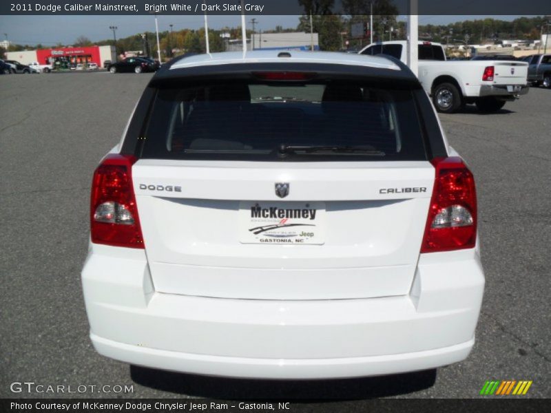 Bright White / Dark Slate Gray 2011 Dodge Caliber Mainstreet