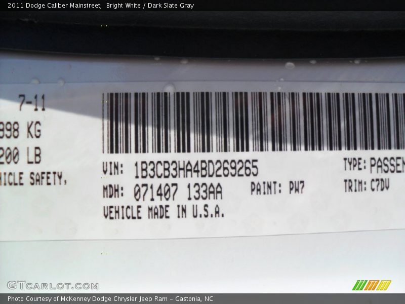 Bright White / Dark Slate Gray 2011 Dodge Caliber Mainstreet