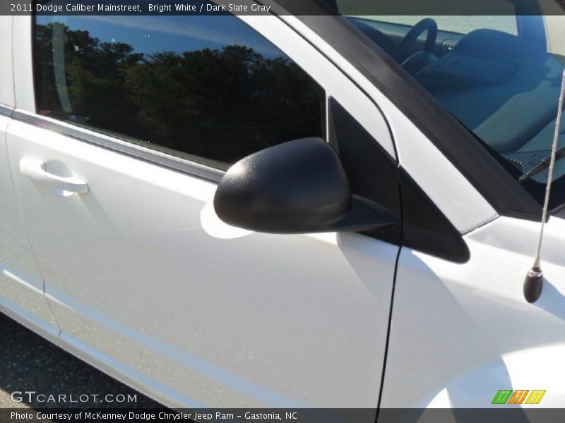 Bright White / Dark Slate Gray 2011 Dodge Caliber Mainstreet