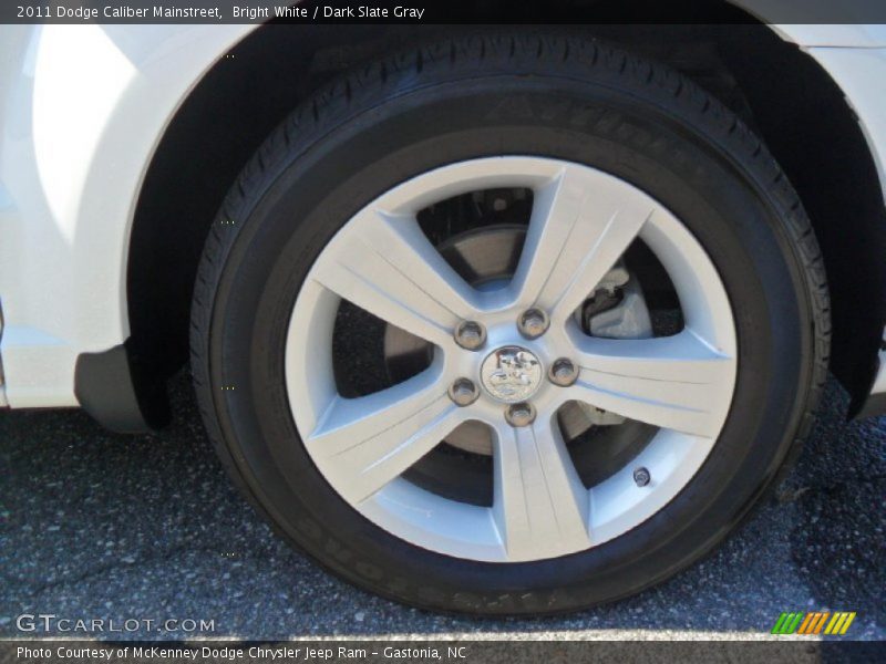 Bright White / Dark Slate Gray 2011 Dodge Caliber Mainstreet