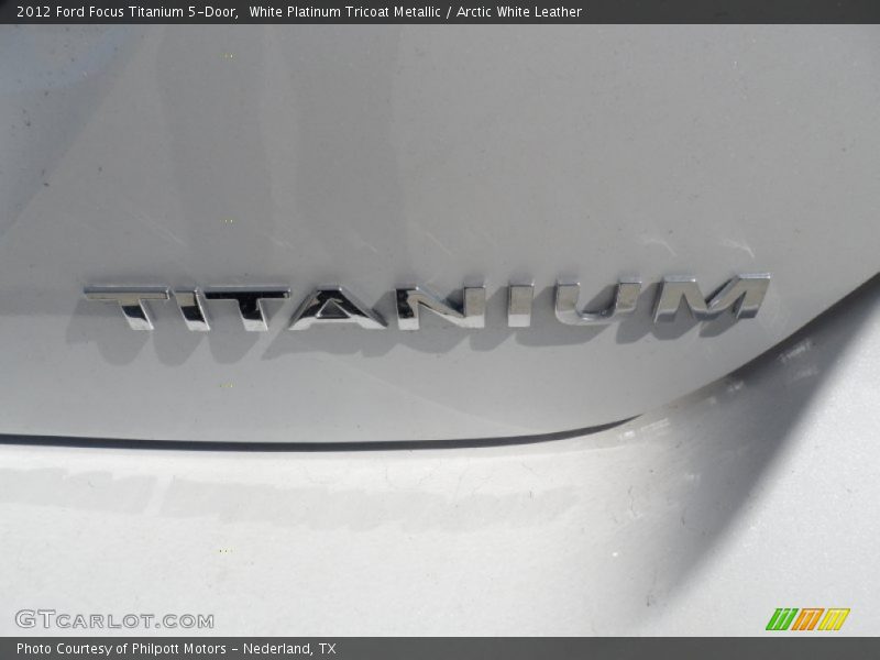  2012 Focus Titanium 5-Door Logo