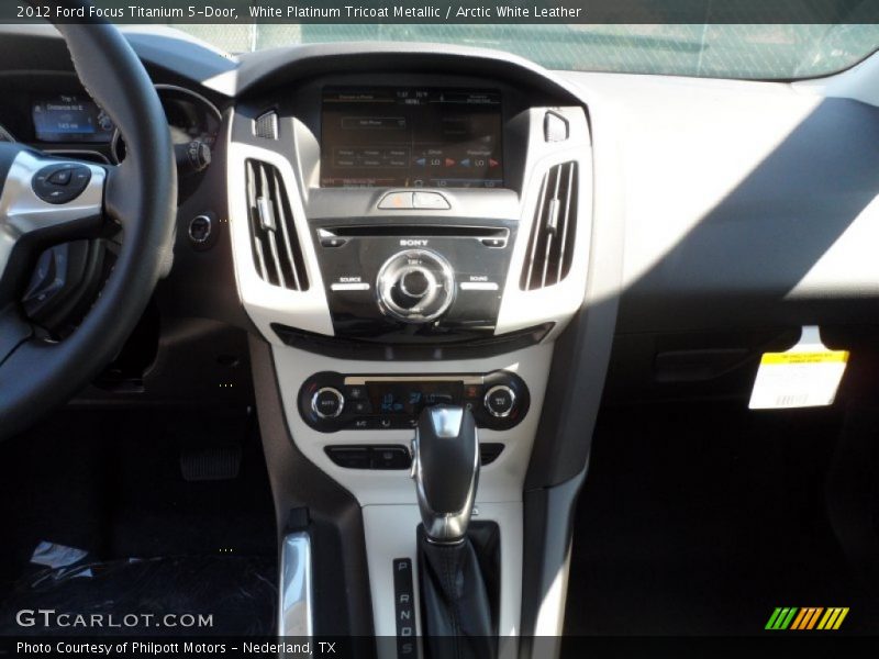 White Platinum Tricoat Metallic / Arctic White Leather 2012 Ford Focus Titanium 5-Door