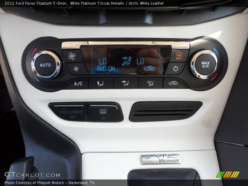 Controls of 2012 Focus Titanium 5-Door