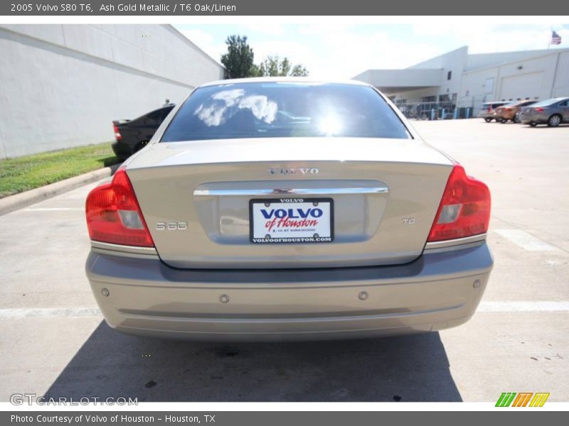 Ash Gold Metallic / T6 Oak/Linen 2005 Volvo S80 T6