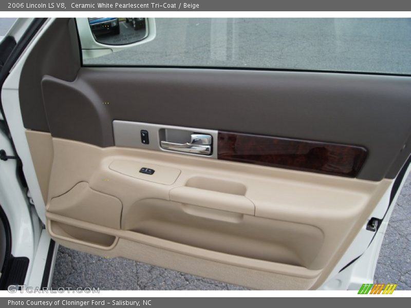 Ceramic White Pearlescent Tri-Coat / Beige 2006 Lincoln LS V8