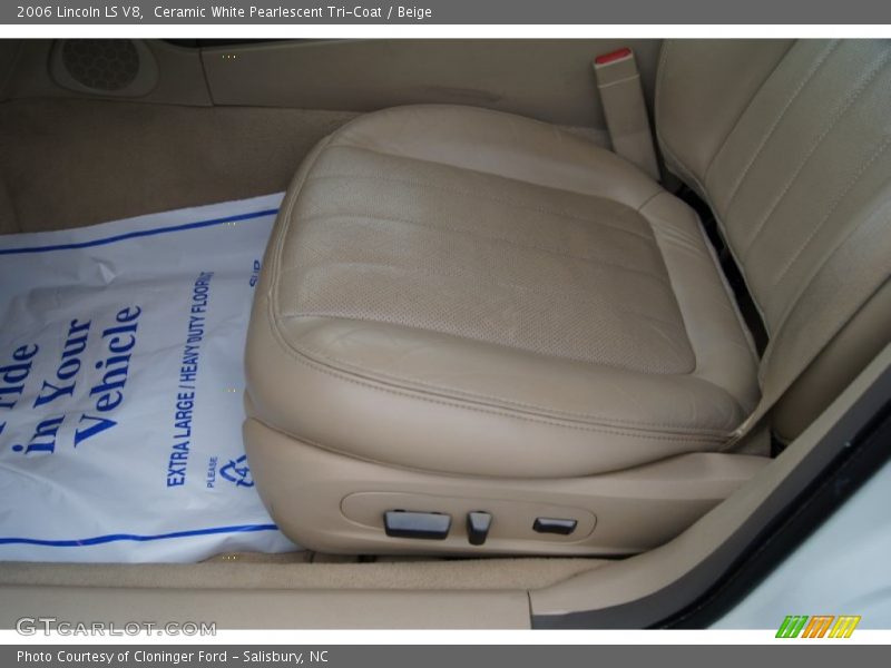 Ceramic White Pearlescent Tri-Coat / Beige 2006 Lincoln LS V8