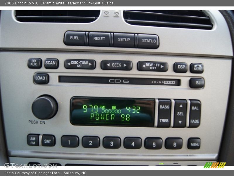 Ceramic White Pearlescent Tri-Coat / Beige 2006 Lincoln LS V8
