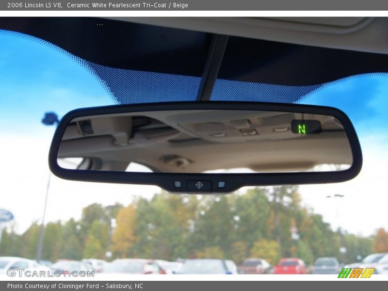 Ceramic White Pearlescent Tri-Coat / Beige 2006 Lincoln LS V8