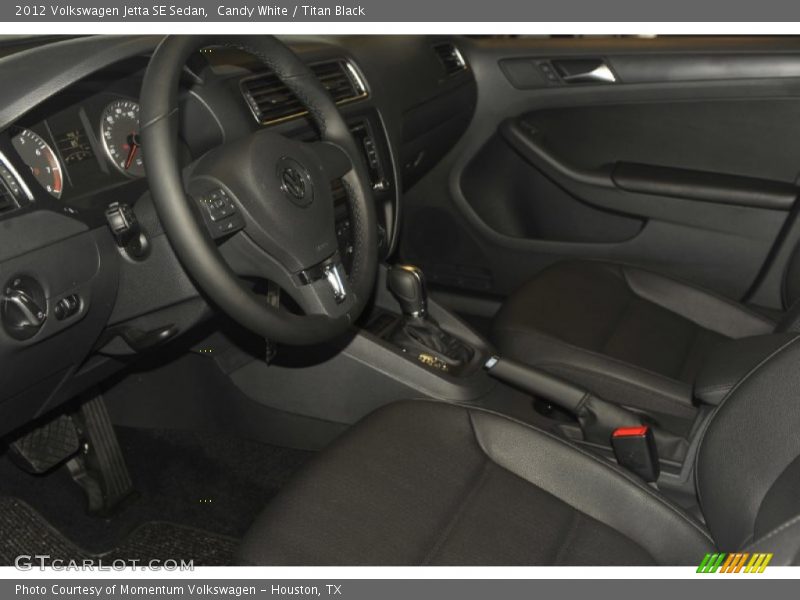 Candy White / Titan Black 2012 Volkswagen Jetta SE Sedan