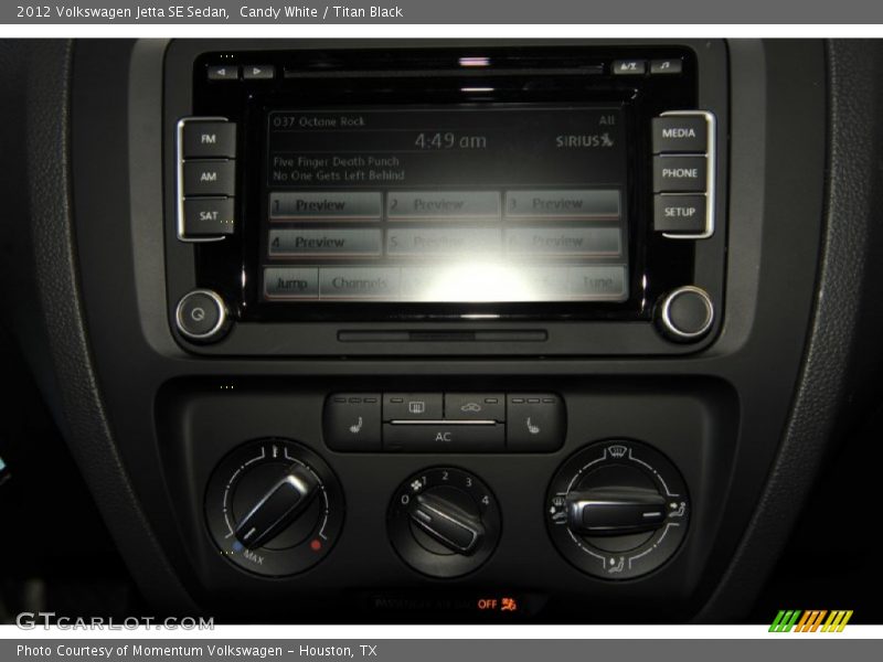 Candy White / Titan Black 2012 Volkswagen Jetta SE Sedan