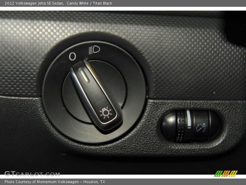 Candy White / Titan Black 2012 Volkswagen Jetta SE Sedan