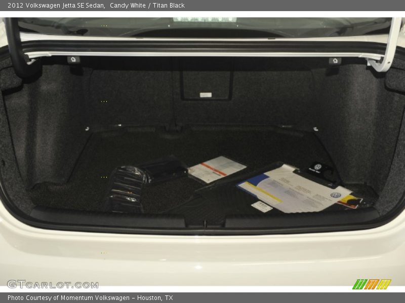 Candy White / Titan Black 2012 Volkswagen Jetta SE Sedan