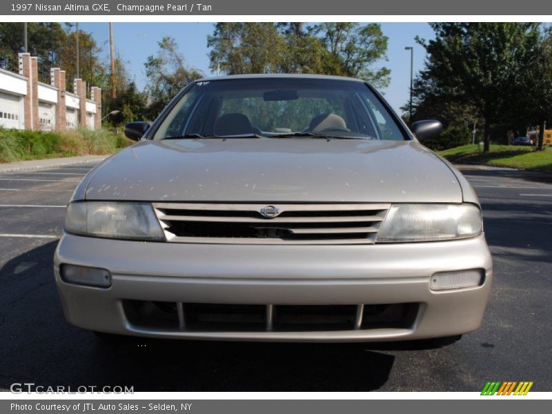Champagne Pearl / Tan 1997 Nissan Altima GXE