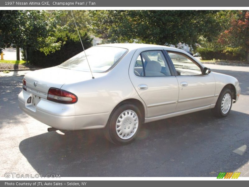 Champagne Pearl / Tan 1997 Nissan Altima GXE