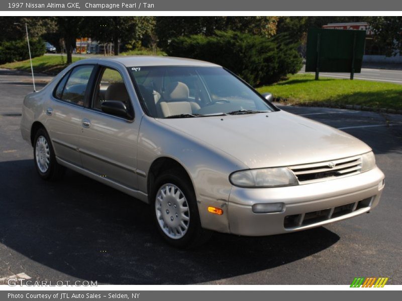 Champagne Pearl / Tan 1997 Nissan Altima GXE