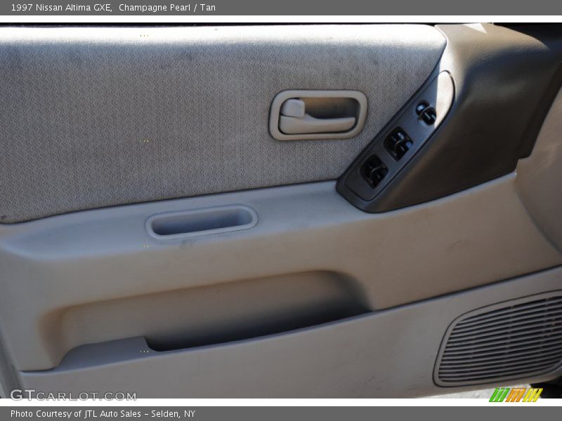Champagne Pearl / Tan 1997 Nissan Altima GXE