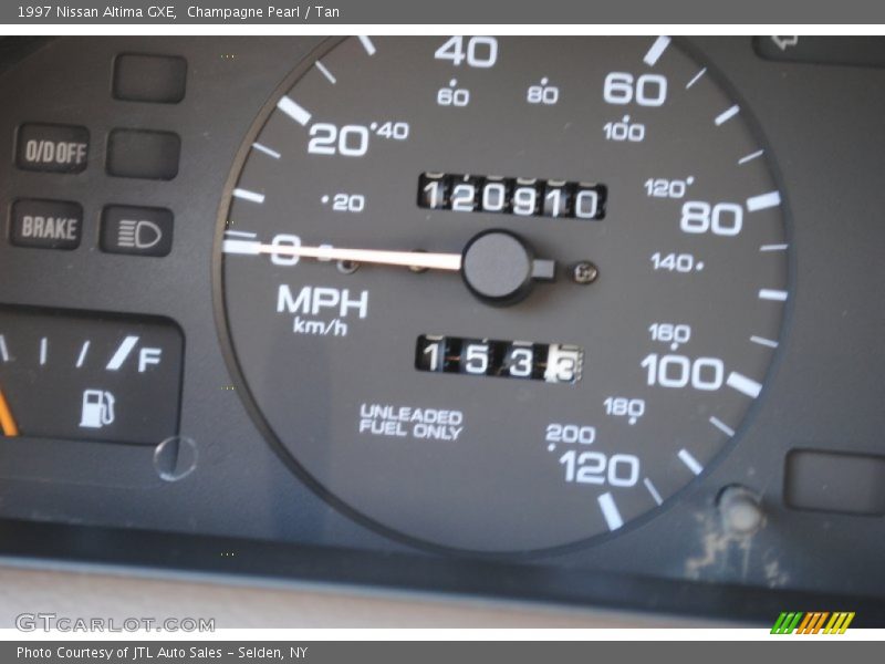 Champagne Pearl / Tan 1997 Nissan Altima GXE