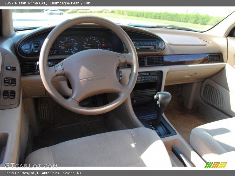 Champagne Pearl / Tan 1997 Nissan Altima GXE