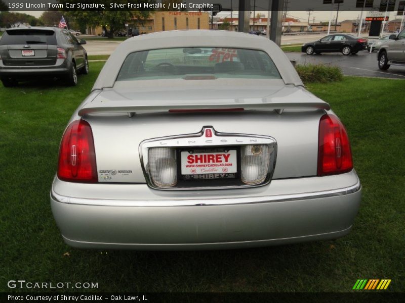 Silver Frost Metallic / Light Graphite 1999 Lincoln Town Car Signature