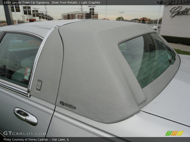 Silver Frost Metallic / Light Graphite 1999 Lincoln Town Car Signature