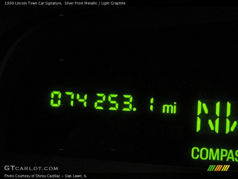 Silver Frost Metallic / Light Graphite 1999 Lincoln Town Car Signature