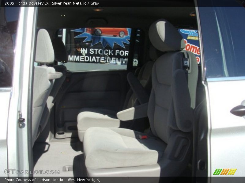 Silver Pearl Metallic / Gray 2009 Honda Odyssey LX