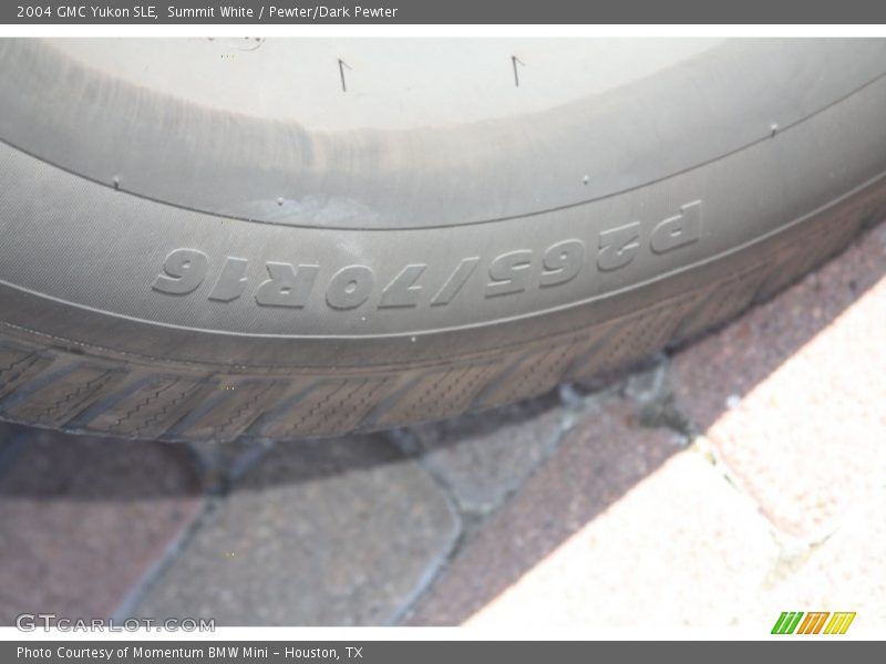 Summit White / Pewter/Dark Pewter 2004 GMC Yukon SLE