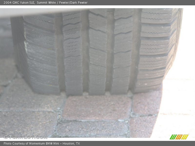 Summit White / Pewter/Dark Pewter 2004 GMC Yukon SLE