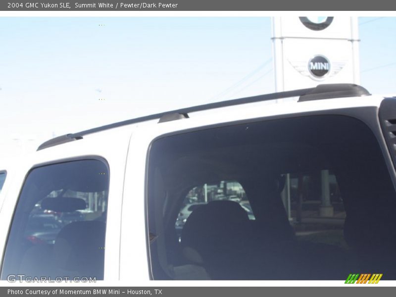 Summit White / Pewter/Dark Pewter 2004 GMC Yukon SLE