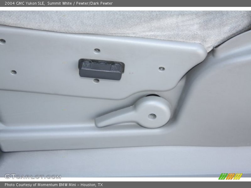 Summit White / Pewter/Dark Pewter 2004 GMC Yukon SLE