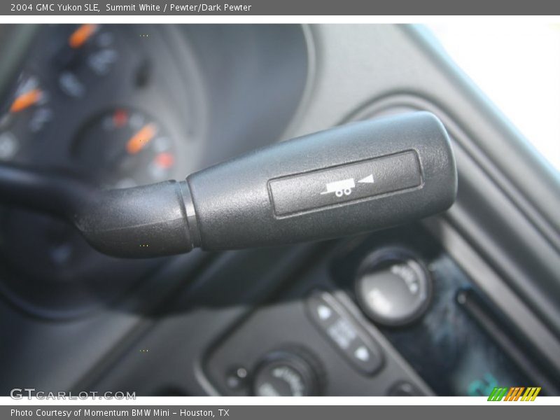 Summit White / Pewter/Dark Pewter 2004 GMC Yukon SLE