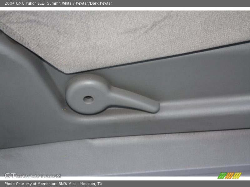 Summit White / Pewter/Dark Pewter 2004 GMC Yukon SLE