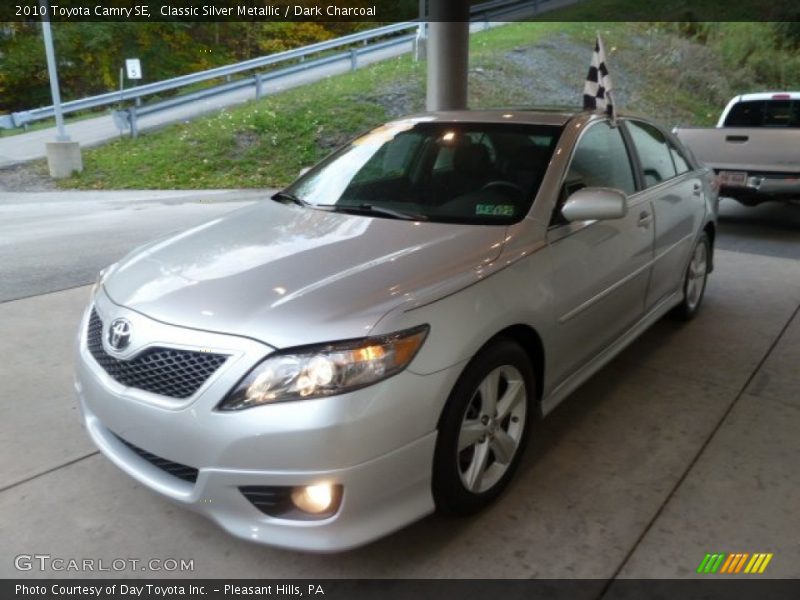 Classic Silver Metallic / Dark Charcoal 2010 Toyota Camry SE