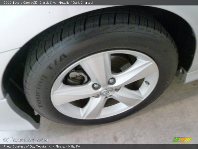 Classic Silver Metallic / Dark Charcoal 2010 Toyota Camry SE
