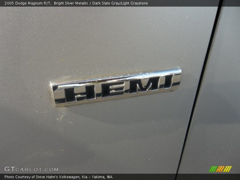 Bright Silver Metallic / Dark Slate Gray/Light Graystone 2005 Dodge Magnum R/T