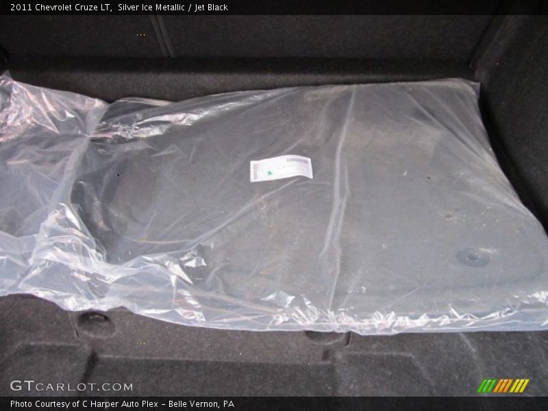 Silver Ice Metallic / Jet Black 2011 Chevrolet Cruze LT