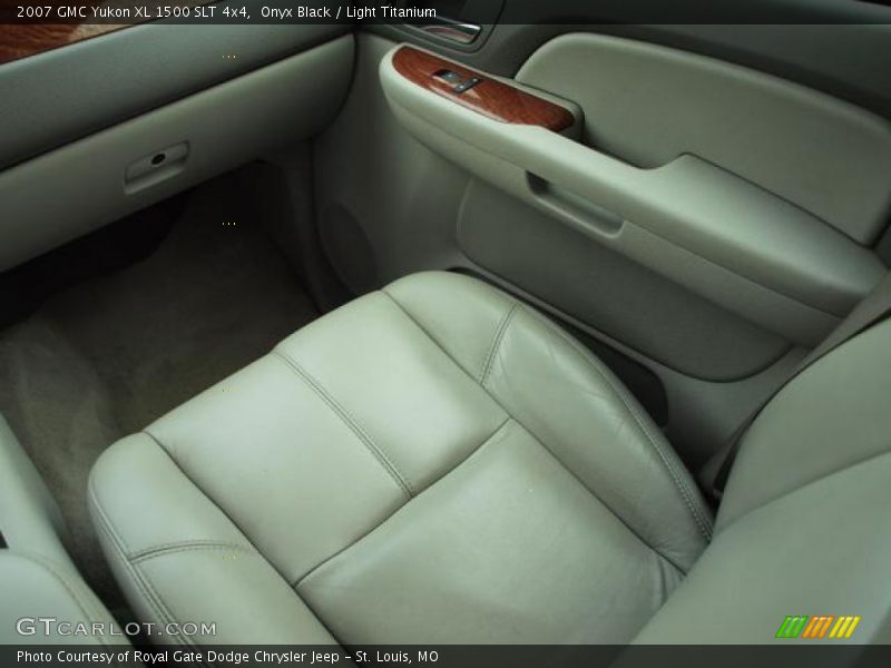 Onyx Black / Light Titanium 2007 GMC Yukon XL 1500 SLT 4x4
