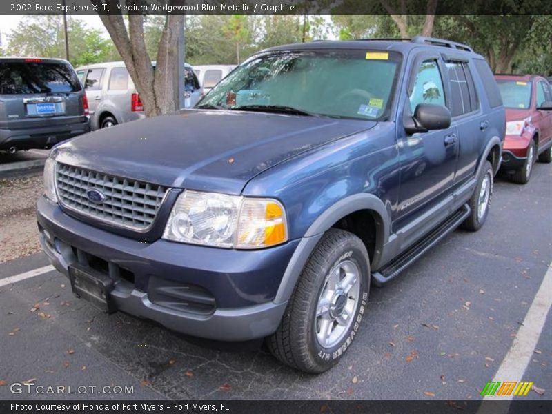 Front 3/4 View of 2002 Explorer XLT