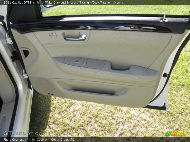 White Diamond Tricoat / Titanium/Dark Titanium Accents 2011 Cadillac DTS Premium