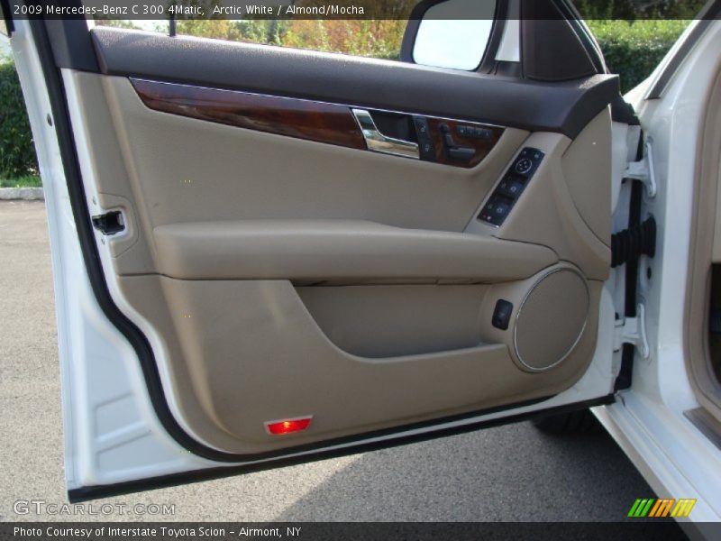 Arctic White / Almond/Mocha 2009 Mercedes-Benz C 300 4Matic