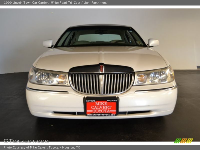 White Pearl Tri-Coat / Light Parchment 1999 Lincoln Town Car Cartier